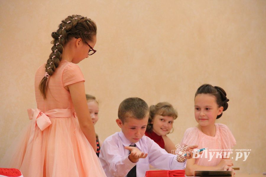 В школе №13 чествовали вчерашних учеников начальной школы (ФОТО)