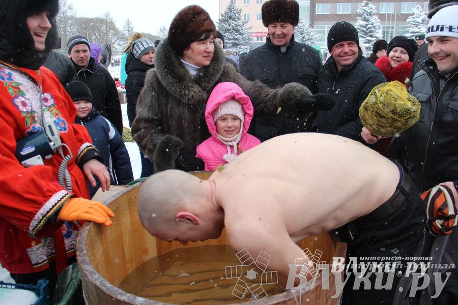 В Великих Луках встретили Масленицу