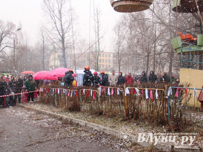 В Великих Луках сожгли Масленицу (фото)