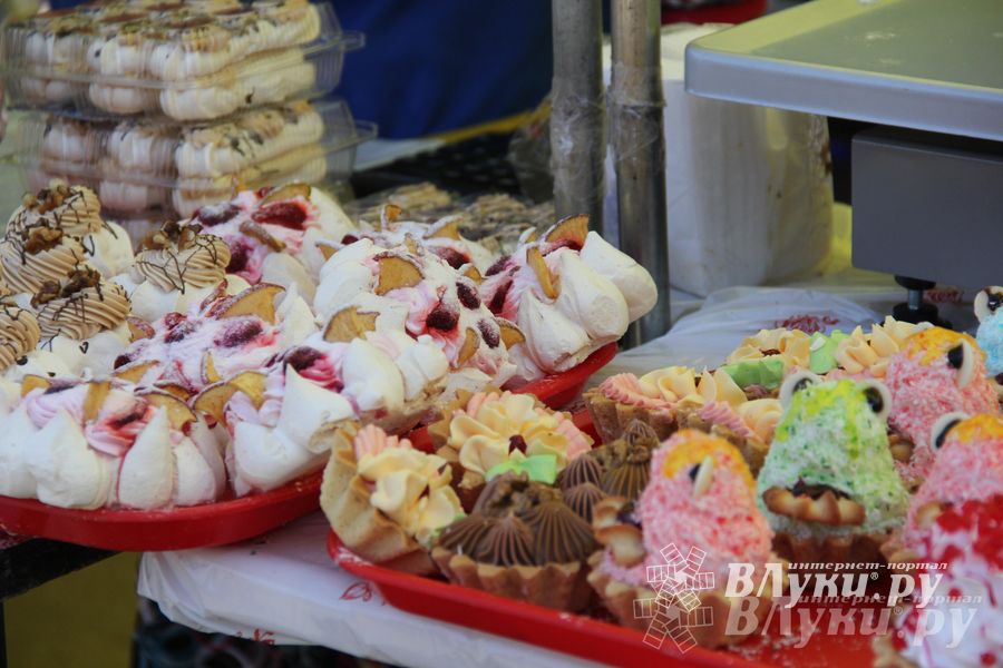 Универсальная торговая ярмарка «Весна-2015» прошла в Великих Луках (фото)