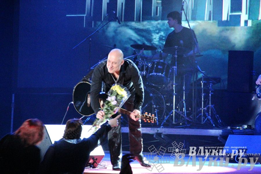 В Великих Луках состоялся концерт Дениса Майданова