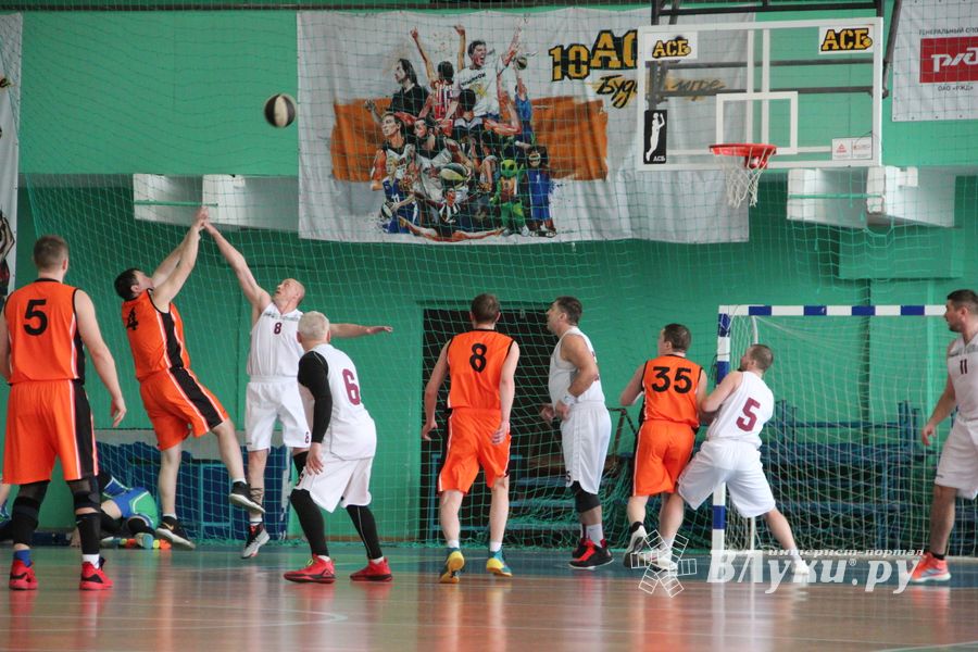 Великолучане — серебряные призеры межрегионального турнира ветеранов баскетбола (ФОТО)