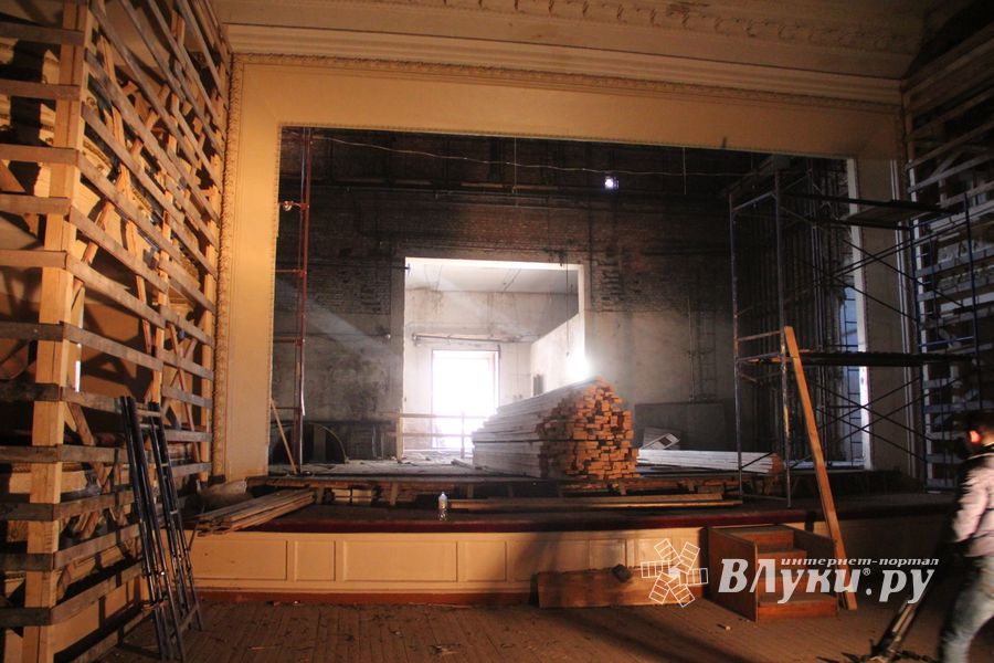 В театре не могут быть пластиковые окна... (фото)