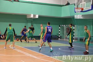 Команда «Экспресс» стала обладательницей Кубка г. Великие Луки по баскетболу