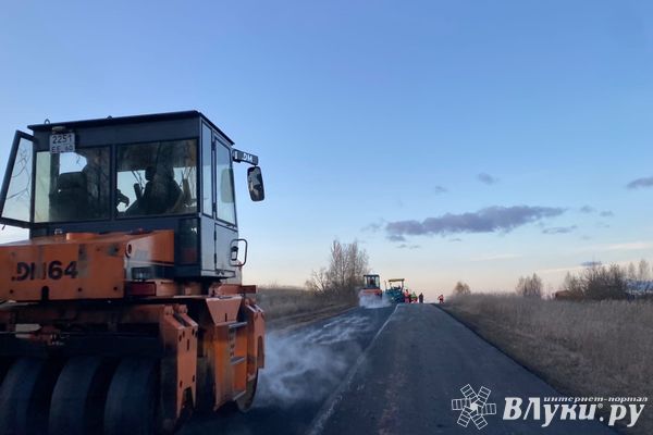 В Великолукском районе идёт ремонт дорог (ФОТО)