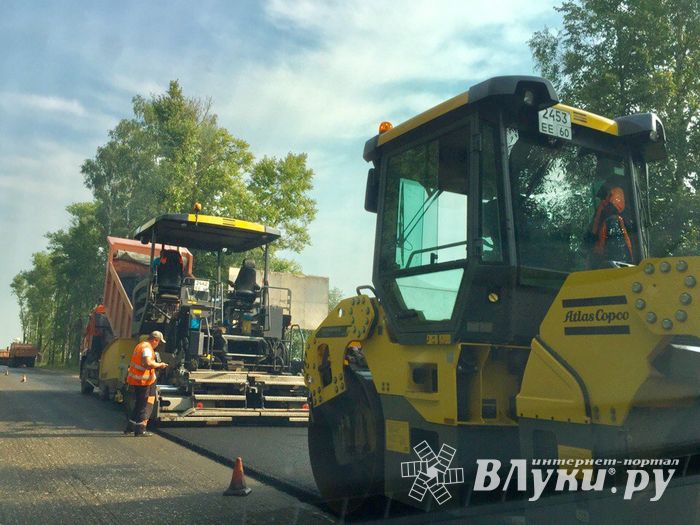 В Великолукском районе продолжается ремонт дорог (ФОТО)