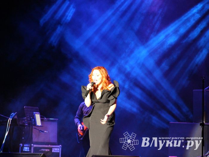 В Великих Луках прошел концерт Анастасии Спиридоновой (ФОТО)