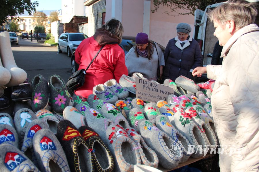 В Великих Луках прошла универсальная осенняя ярмарка (ФОТО)