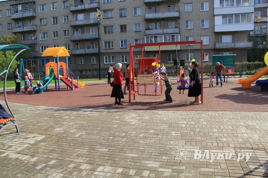 В Великих Луких благоустроили сквер на ул. Жукова (фото)
