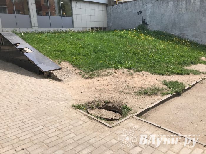 Великолучан поджидает опасность в центре города (ФОТО)