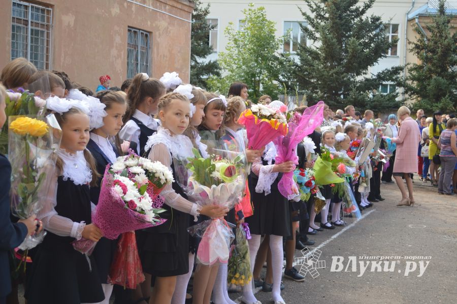 День знаний в Великих Луках (ФОТО)
