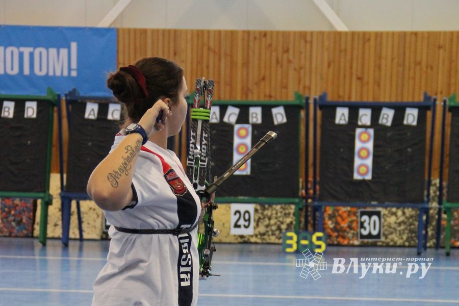 Великолучанка Александра Савенкова стала обладательницей золота на всероссийских соревнованиях по стрельбе из лука (фото)