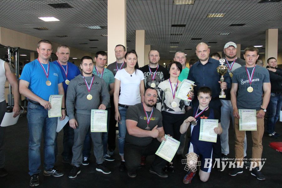 В Великих Луках состоялись Чемпионат и Первенство Псковской области по жиму штанги лежа (ФОТО)