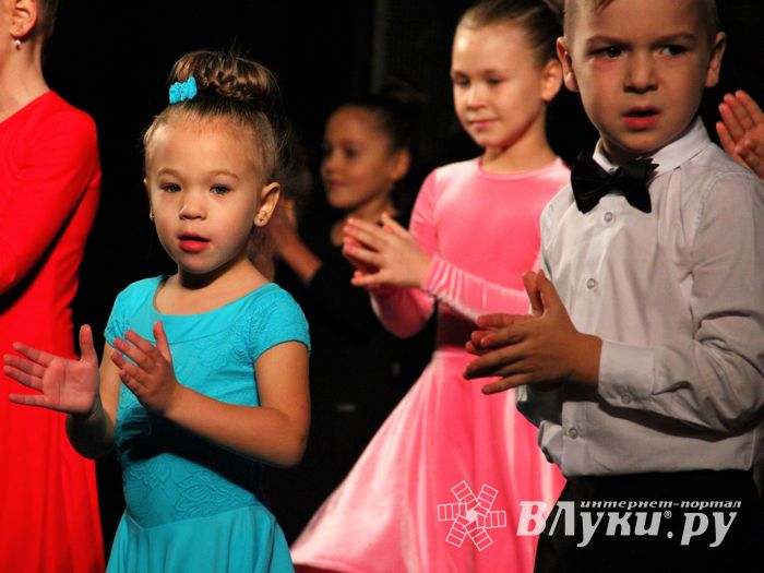 В ГДК им. Ленина прошёл концерт ко Дню матери (ФОТО)