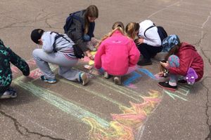 В Великих Луках прошел конкурс детского рисунка на асфальте (ФОТО)