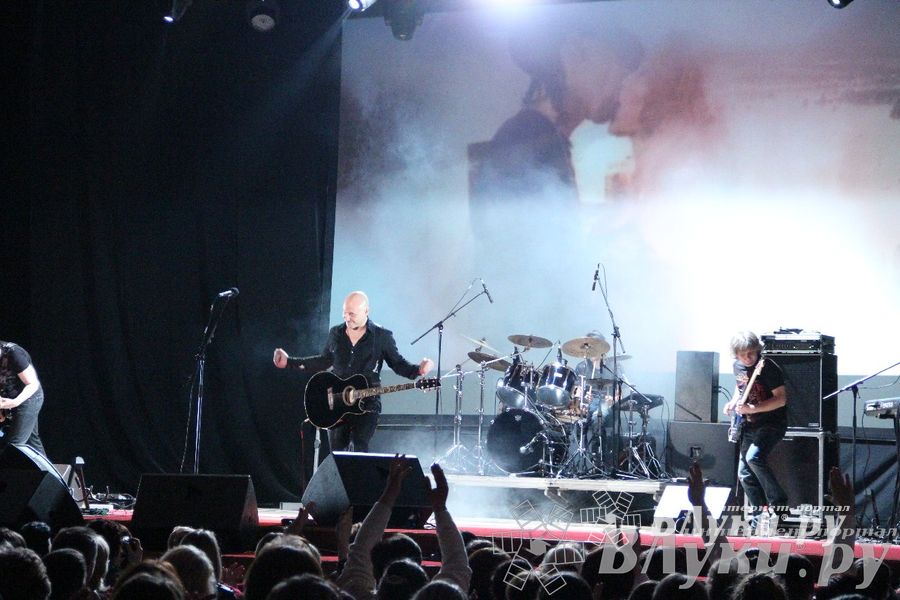 В Великих Луках состоялся концерт Дениса Майданова