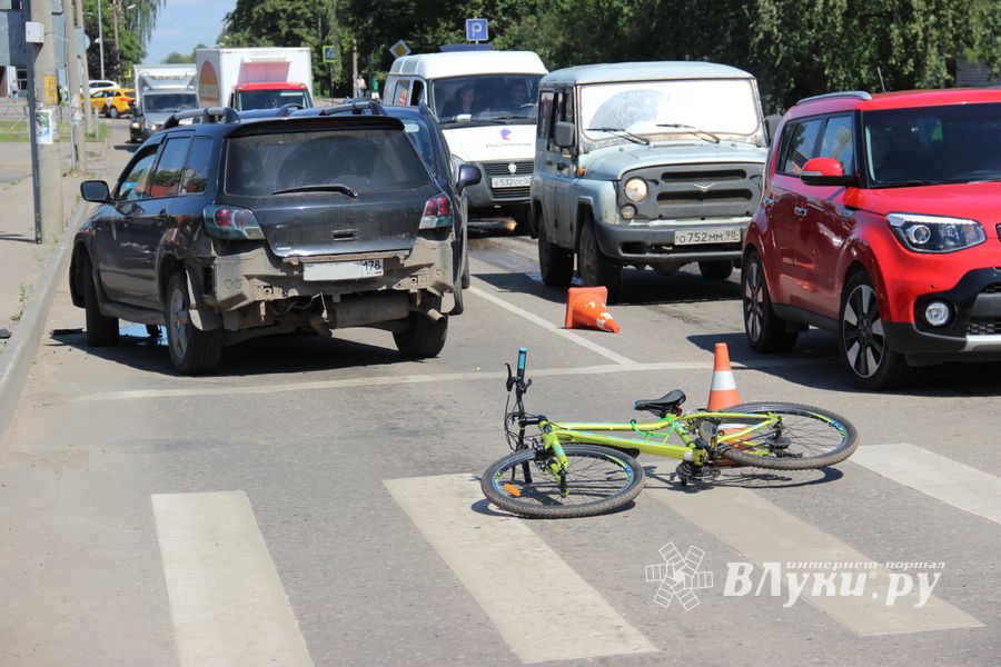 ДТП возле Смоленского рынка (ФОТО)