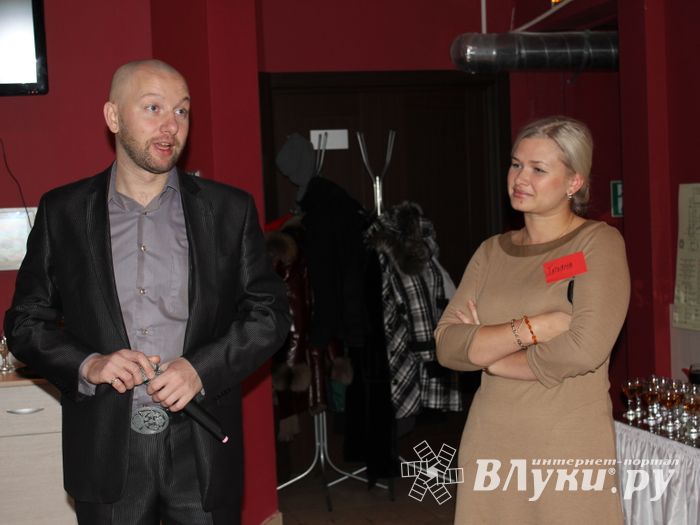 Компания "МТС" поздравляет всех своих клиентов и информационных партнеров с наступающим Новым Годом и Рождеством!