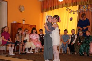 Дети поздравили мам с 8 марта (фото и видео)