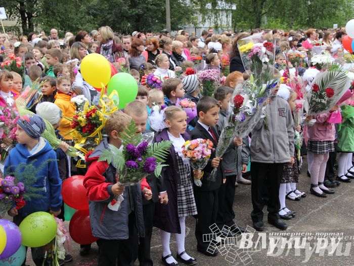 Школы города отметили 1 сентября (фото)