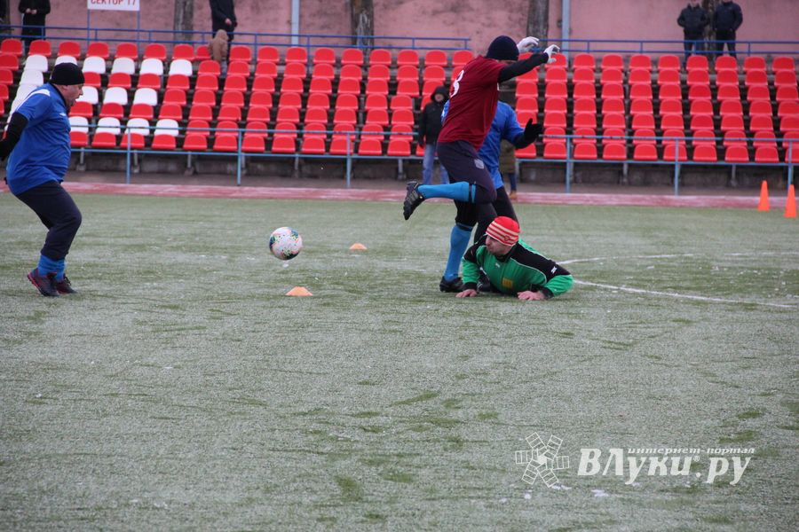 Боевая ничья в памятном футбольном матче (ФОТО)