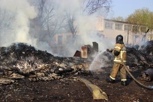 На пожаре в пр. Нелидовском ликвидировали открытое горение (ФОТО)
