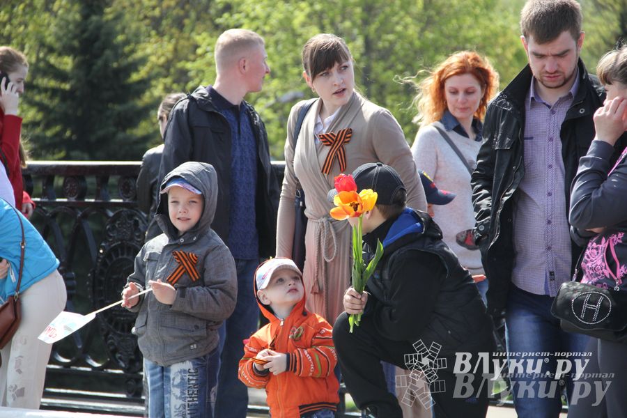 Парад Победы в Великих Луках (фото)