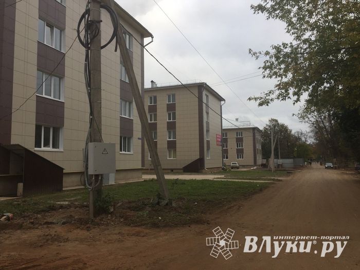 В Великих Луках ведутся работы по укладке газопровода — перекрыта дорога (ФОТО)