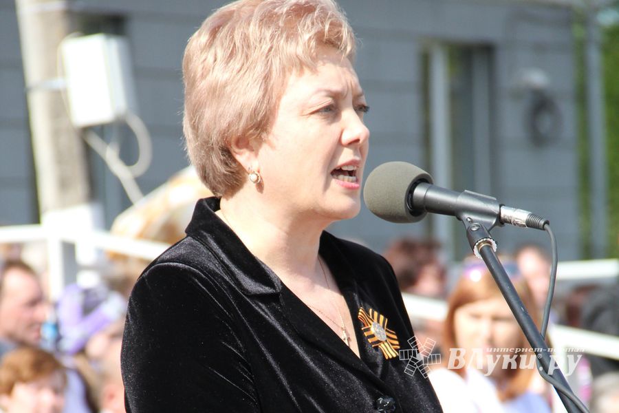 Парад Победы в Великих Луках (фото)