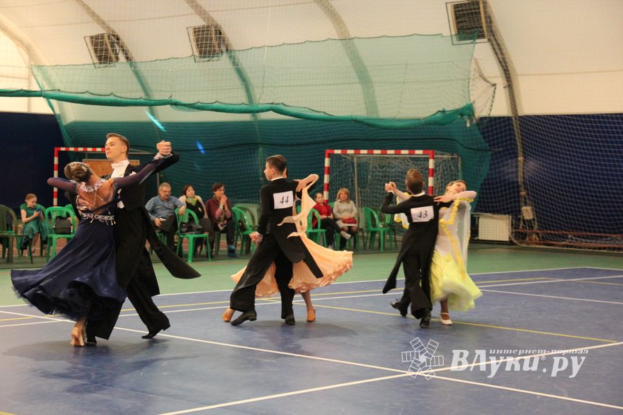 В Великих Луках прошел турнир по спортивным бальным танцам (ФОТО)