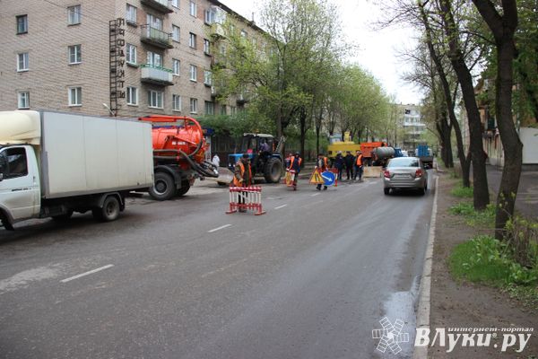 На Ставского устраняют прорыв в водопроводе (ФОТО)