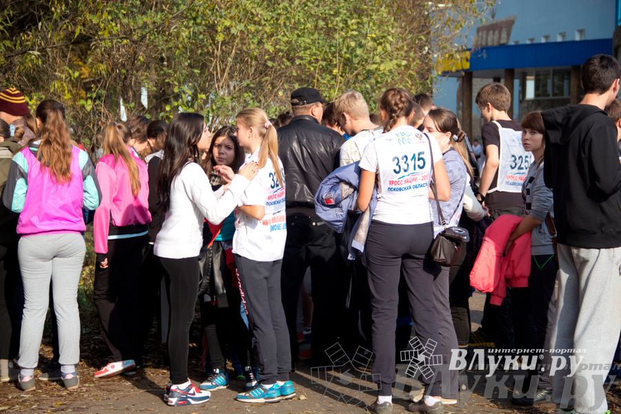 В Великих Луках прошел «Осенний кросс» 