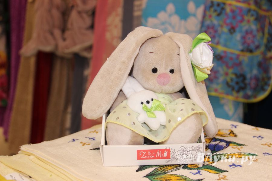 Кот Барон приготовил подарки для женщин