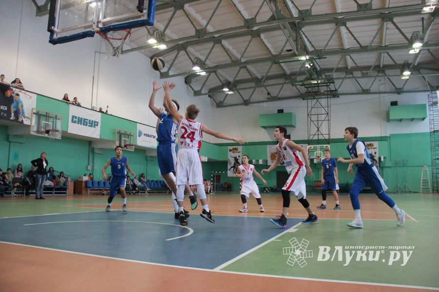 В Великих Луках завершился Международный турнир по баскетболу (ФОТО)