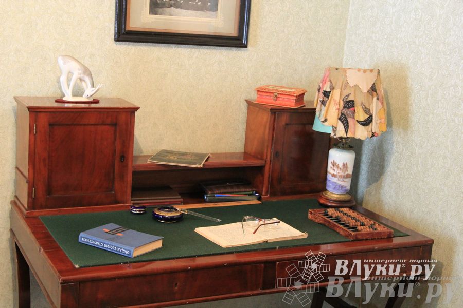 В Великих Луках почтили память академика Виноградова