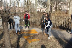 Студенты великолукского филиала ПГУПС вышли на субботник (ФОТО)