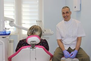 «Денталюкс» поздравляет и приглашает