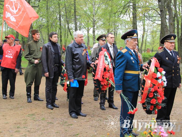 В Великих Луках почтили память погибших в Великой Отечественной войне