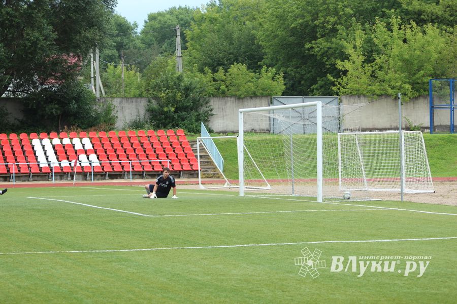"Экспресс" (Великие Луки) - "Купол-ВДВ" (Псков)