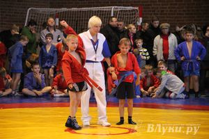 Великолучане стали первыми в общекомандном зачете турнира по самбо «Память»