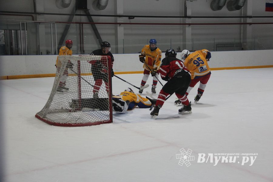 Хоккейные матчи чемпионатов города Великие Луки и Псковской области по хоккею прошли в СОК «Айсберг» (ФОТО)