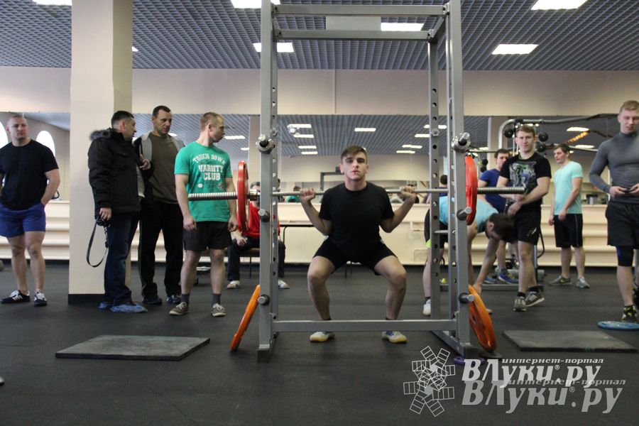 Соревнования по пауэрлифтингу прошли в Великих Луках (фото)