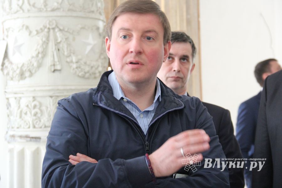 Андрей Турчак в Драмтеатре  Великих Лук: Не превращать малый зал в банкетный! (ФОТО)