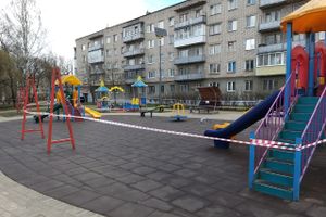 В Великих Луках перекрыли детские площадки (ФОТО)
