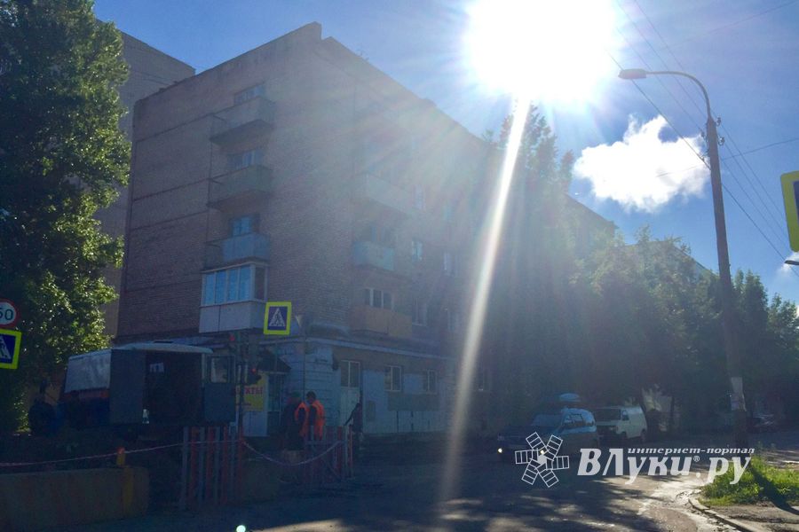 ФОТОФАКТ: В Великих Луках проводятся плановые ремонтные работы