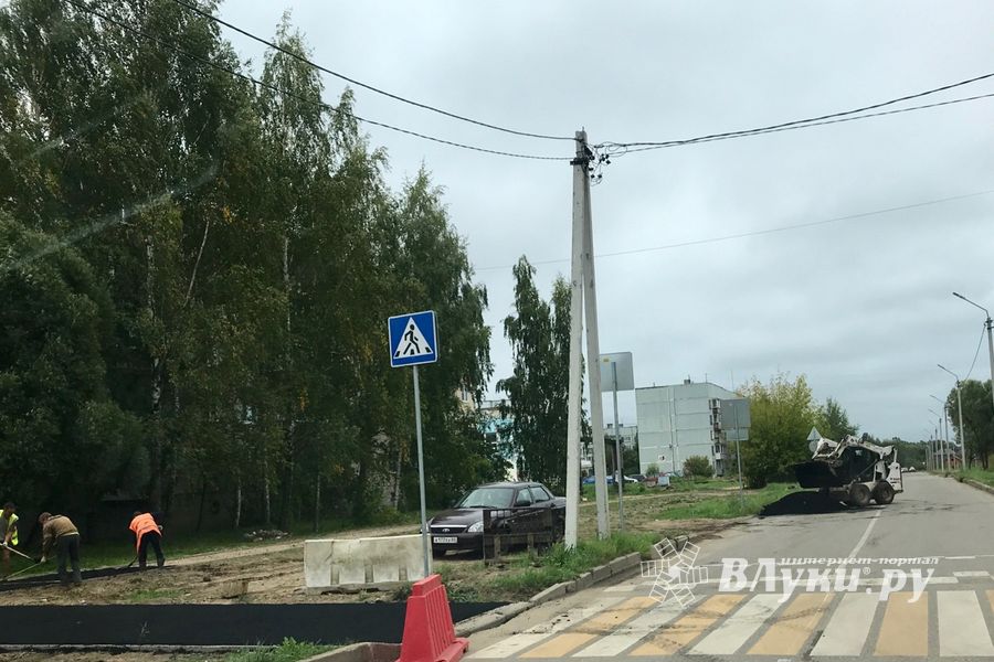 На ул. Пескарёва приступили к асфальтированию тротуара (ФОТО)