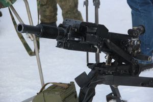 Великолучанам показывают армейскую технику и кормят кашей (6+) (ФОТО)