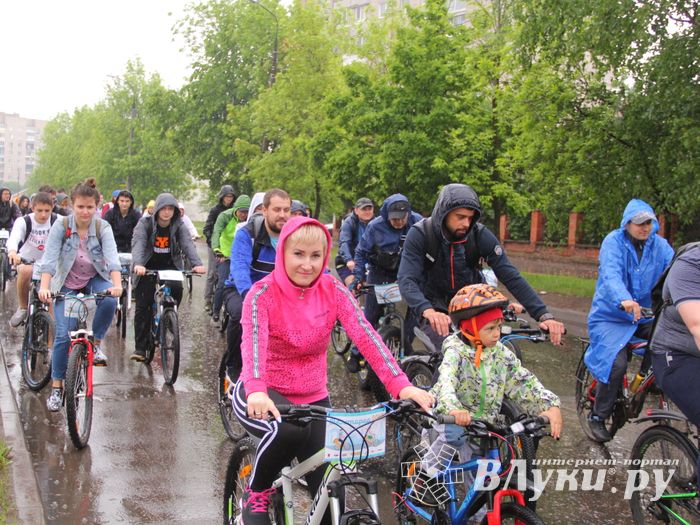 Зигзаг здоровья выполнили великолукские велосипедисты (ФОТО)