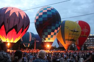 Ночным свечением аэростатов завершилась 24-я Международная встреча воздухоплавателей (ФОТО)