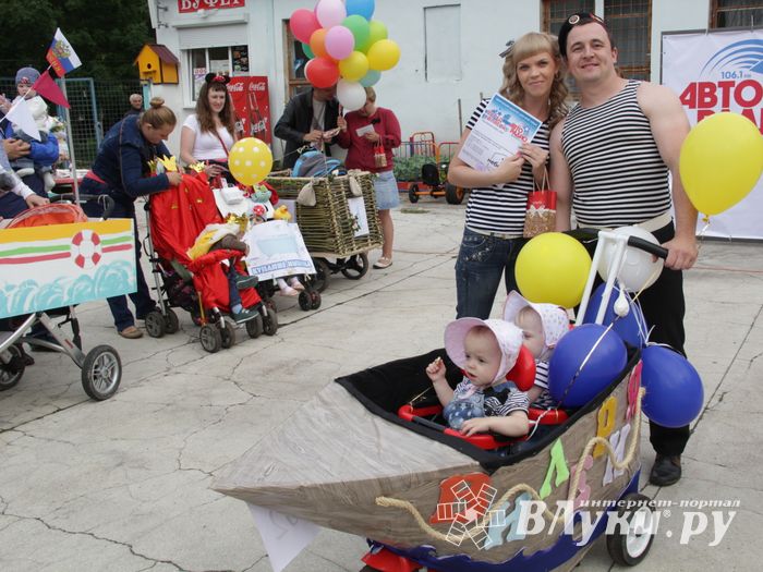 «Парад детских колясок» в День семьи, любви и верности (ФОТО)